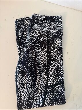 ZYIA Black and White  viper original Print Active Leggings new without tags